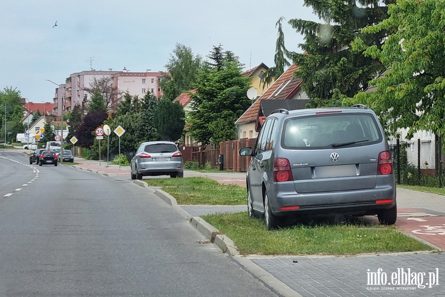 Mistrzowie parkowania w Elblągu (część 158), fot. 2
