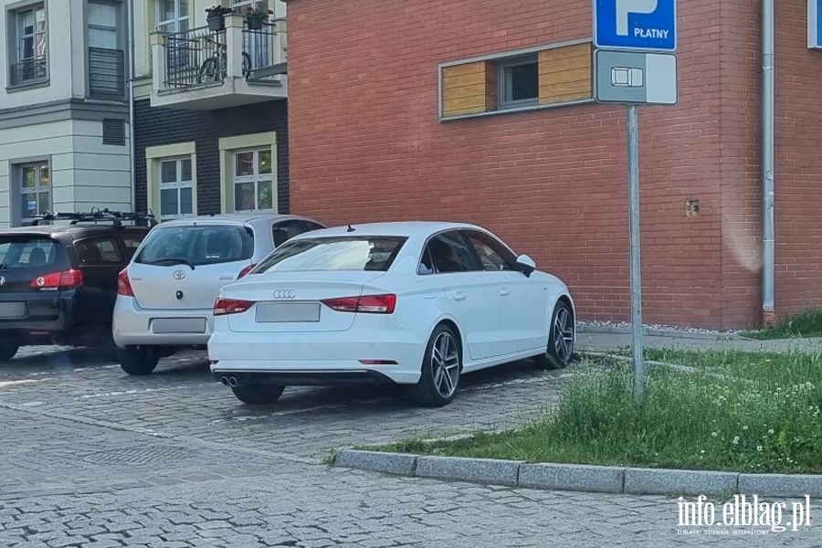 Mistrzowie parkowania w Elblągu (część 159), fot. 2