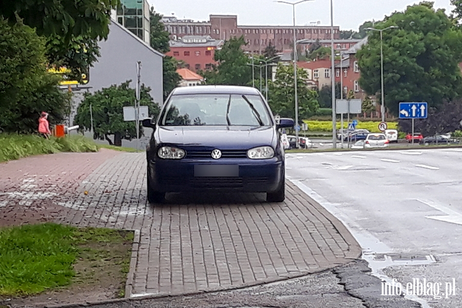 Mistrzowie parkowania w Elblągu (część 161), fot. 9