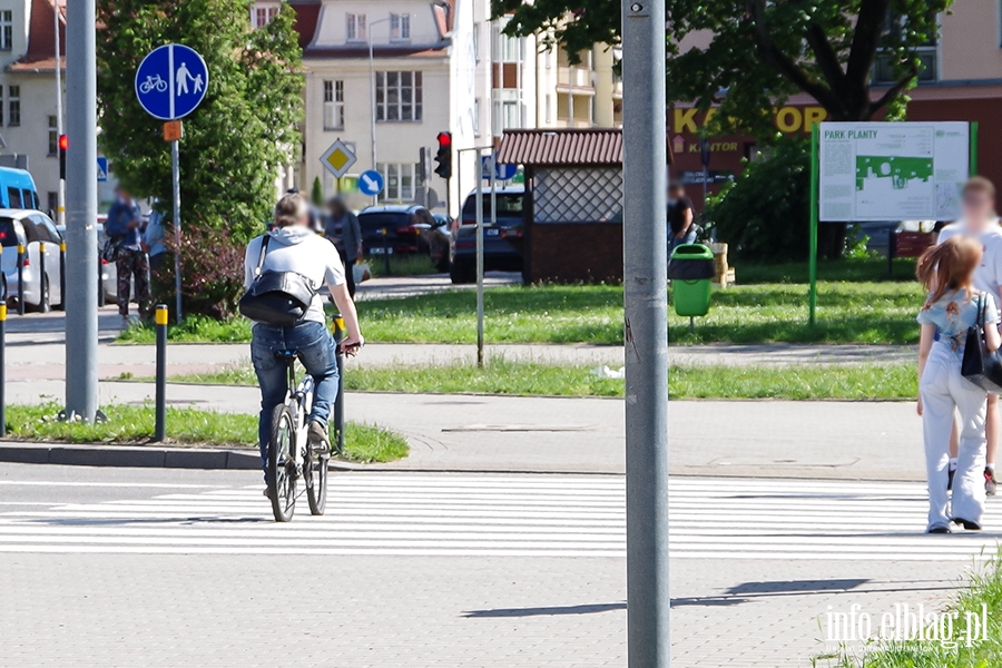 Przechodniu uwaaj! Rowerzyci w Elblgu nagminnie ami przepisy, fot. 18