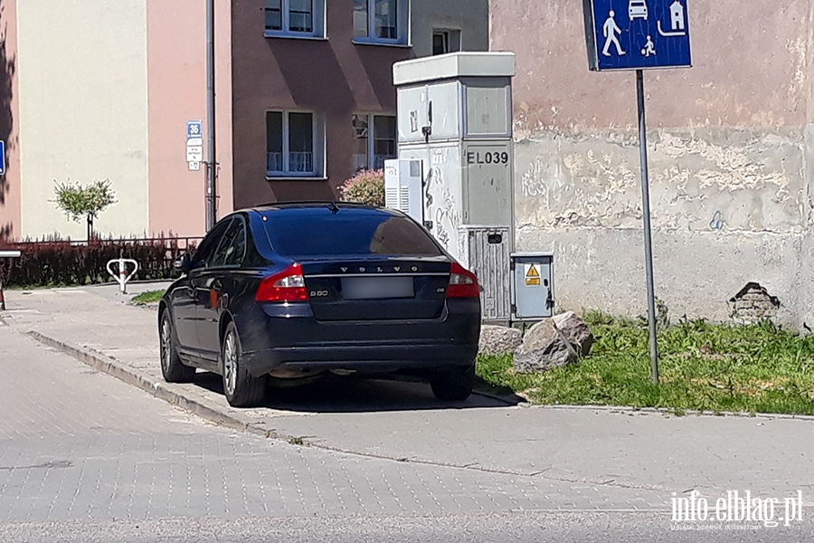 Mistrzowie parkowania w Elblągu (część 162), fot. 12