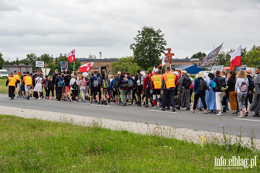 XXX Elblska Pielgrzymka Piesza. Wierni id na Jasn Gr, fot. 32