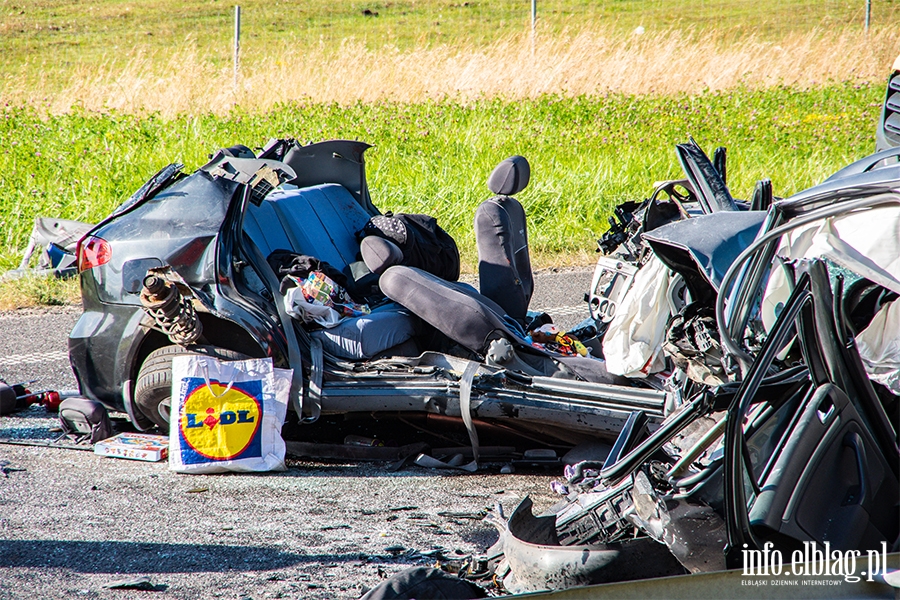Tragedia na drodze S22 węzeł Młynary. Nie żyją 4 osoby, fot. 1