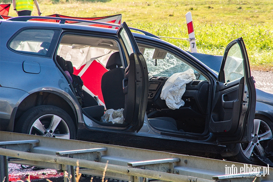 Tragedia na drodze S22 węzeł Młynary. Nie żyją 4 osoby, fot. 2