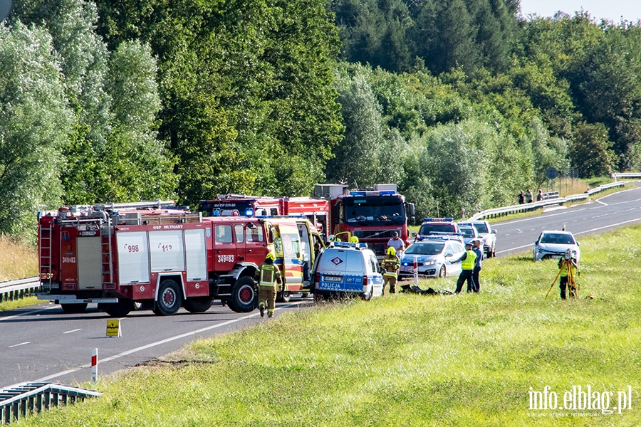 Tragedia na drodze S22 węzeł Młynary. Nie żyją 4 osoby, fot. 4