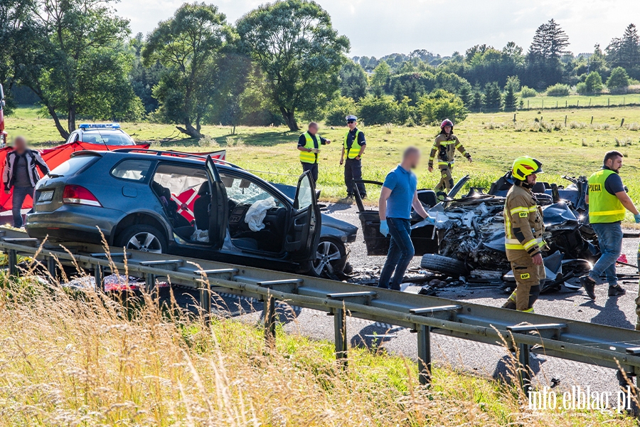 Tragedia na drodze S22 węzeł Młynary. Nie żyją 4 osoby, fot. 6