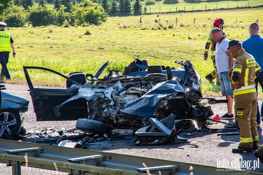 Tragedia na drodze S22 węzeł Młynary. Nie żyją 4 osoby, fot. 7