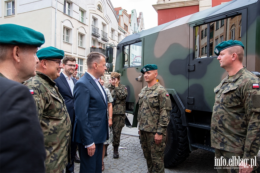 Mariusz Baszczak w Elblgu: Warto by czci wielkiej, wojskowej rodziny NATO, fot. 24