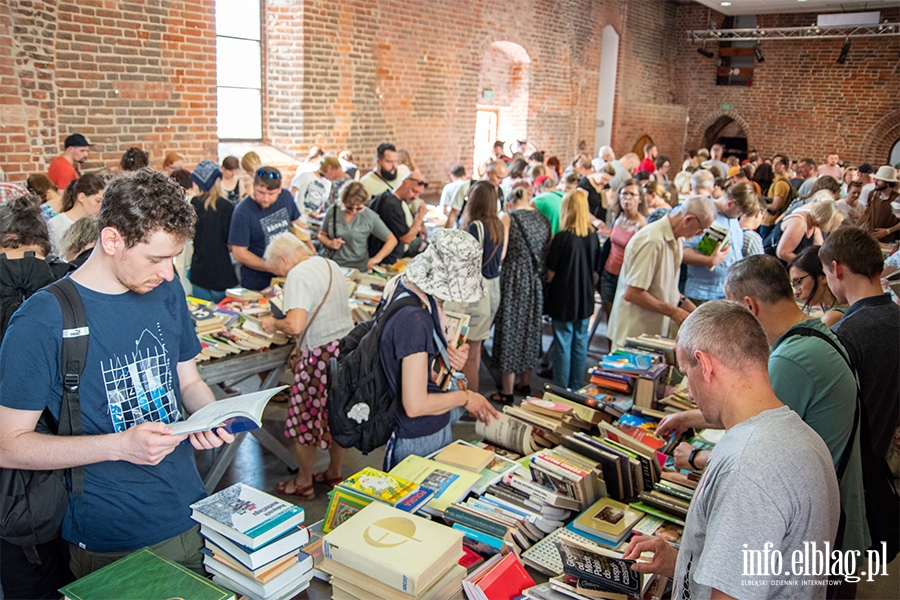 Drugie życie książek. Za nami kiermasz w Bibliotece Elbląskiej, fot. 19