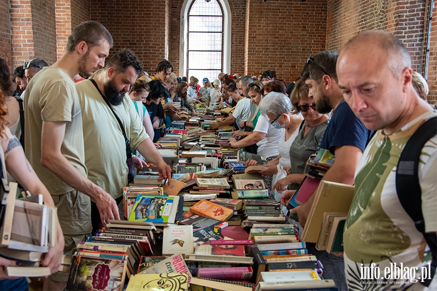 Drugie życie książek. Za nami kiermasz w Bibliotece Elbląskiej, fot. 35