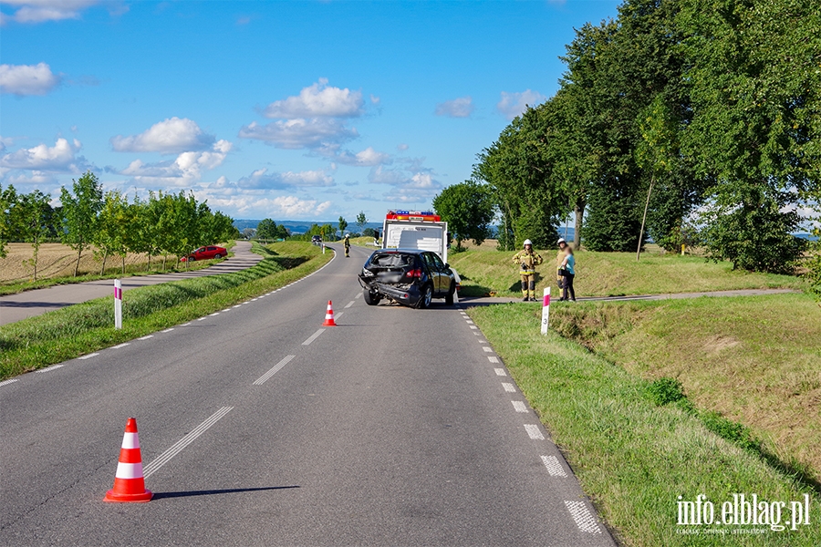 Kierujca audi nie zachowaa ostronoci. Uderzya w nissana i wjechaa do rowu, fot. 3