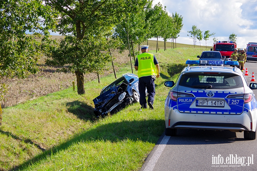 Kierujca audi nie zachowaa ostronoci. Uderzya w nissana i wjechaa do rowu, fot. 8