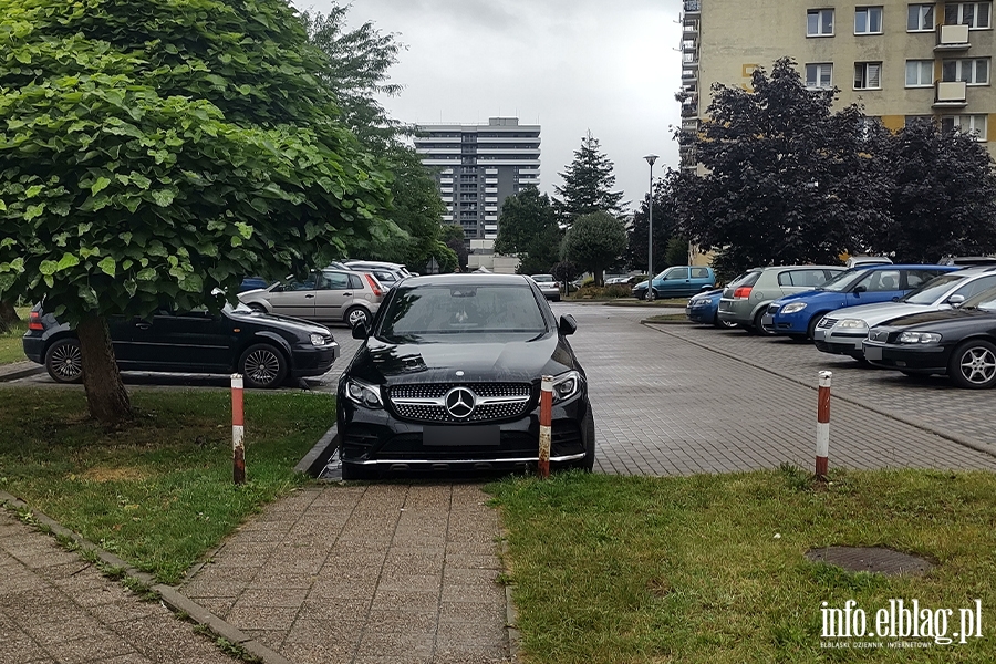 Mistrzowie parkowania w Elblągu (część 181), fot. 2