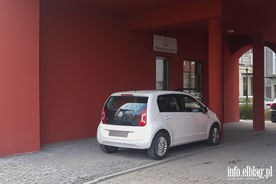 Mistrzowie parkowania w Elblągu (część 182), fot. 11