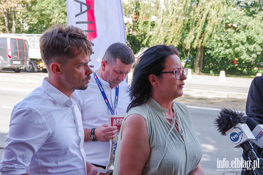 Agrounia zablokowała al. Grunwaldzką. Michał Kołodziejczak: "Tak kilku ludzi zatrzymuje rozwój Polski", fot. 13