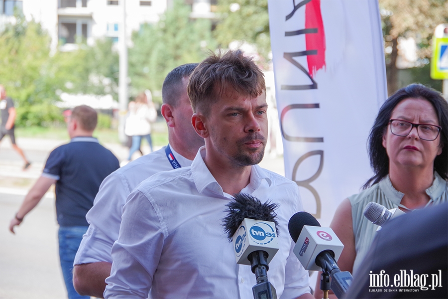 Agrounia zablokowała al. Grunwaldzką. Michał Kołodziejczak: "Tak kilku ludzi zatrzymuje rozwój Polski", fot. 14