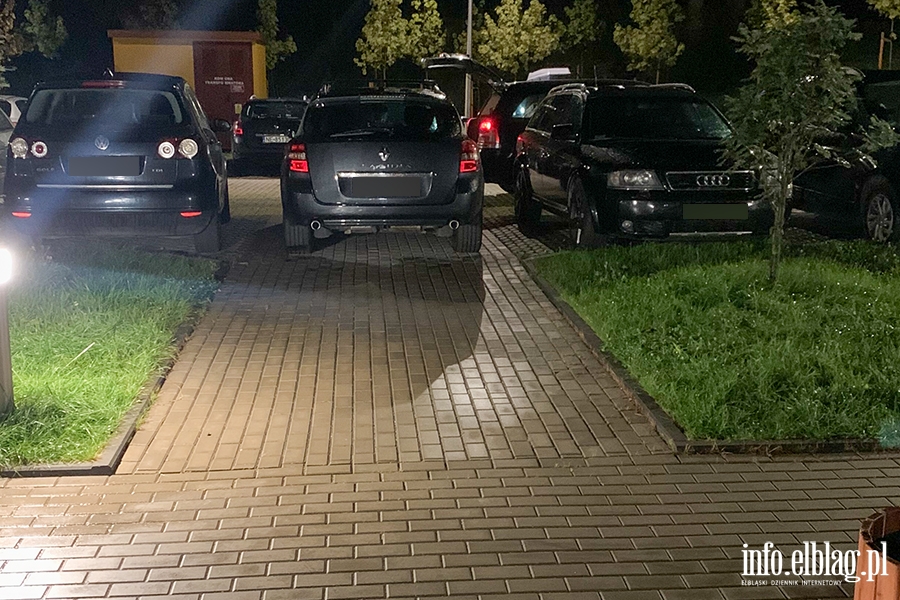 Mistrzowie parkowania w Elblągu (część 184), fot. 4