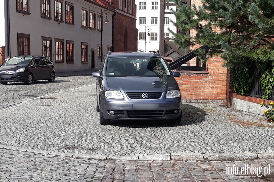 Mistrzowie parkowania w Elblągu (część 187), fot. 4