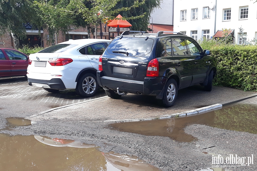 Mistrzowie parkowania w Elblągu (część 187), fot. 5