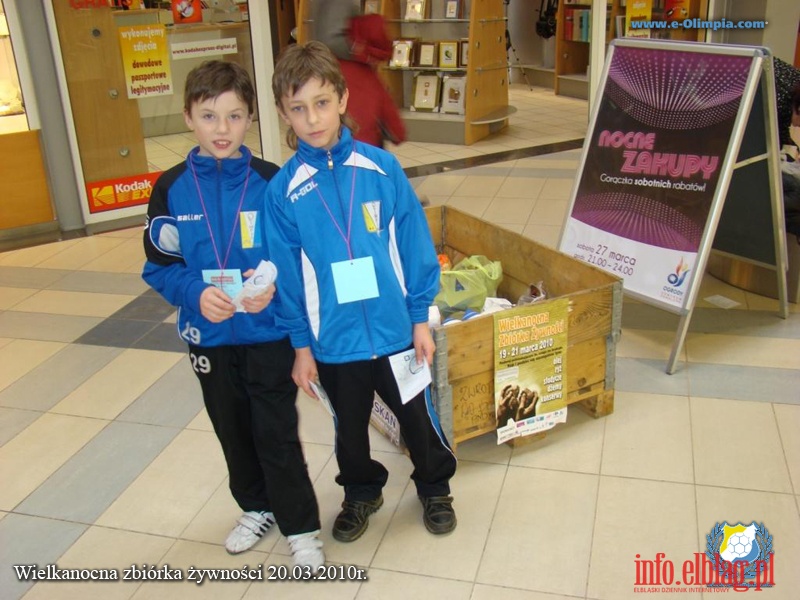 Pikarze Olimpii Elblg wczyli si do Wielkanocnej Zbirki ywnoci, fot. 4