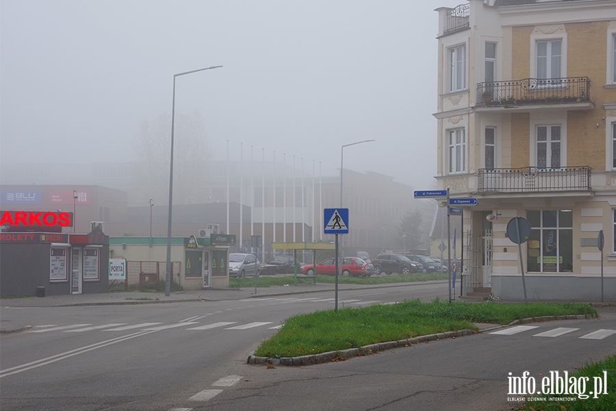 Elblg: Miasto spowia jesienna mga., fot. 10