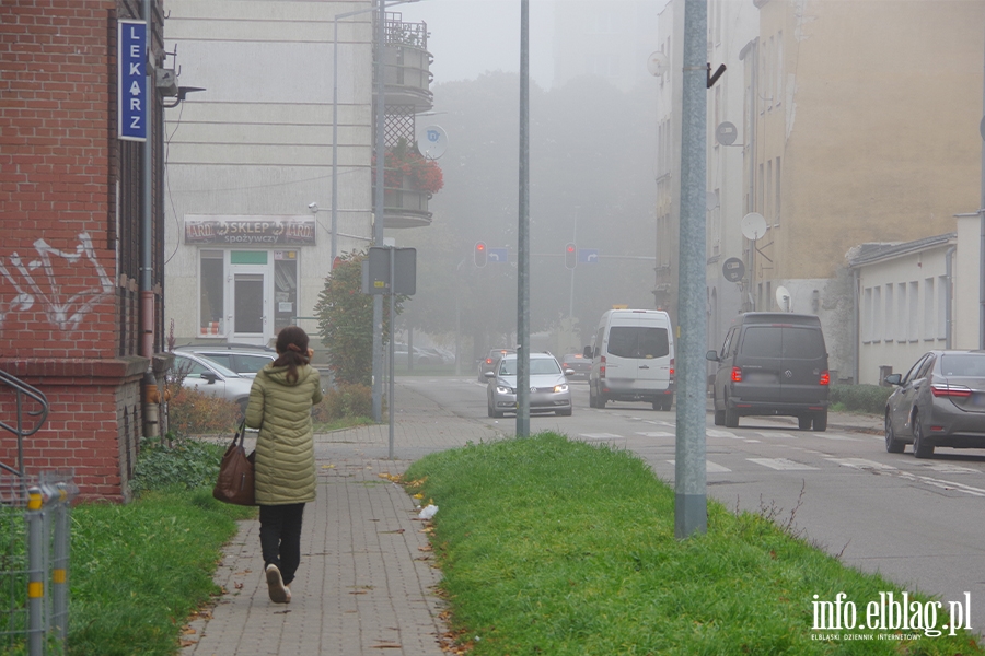 Elblg: Miasto spowia jesienna mga., fot. 13