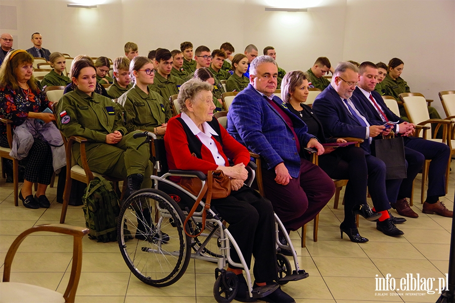 "Wszyscy dziaamy pod flag biao-czerwon". W Elblgu trwa I Oglnopolski Kongres rodowisk Patriotycznych, fot. 19