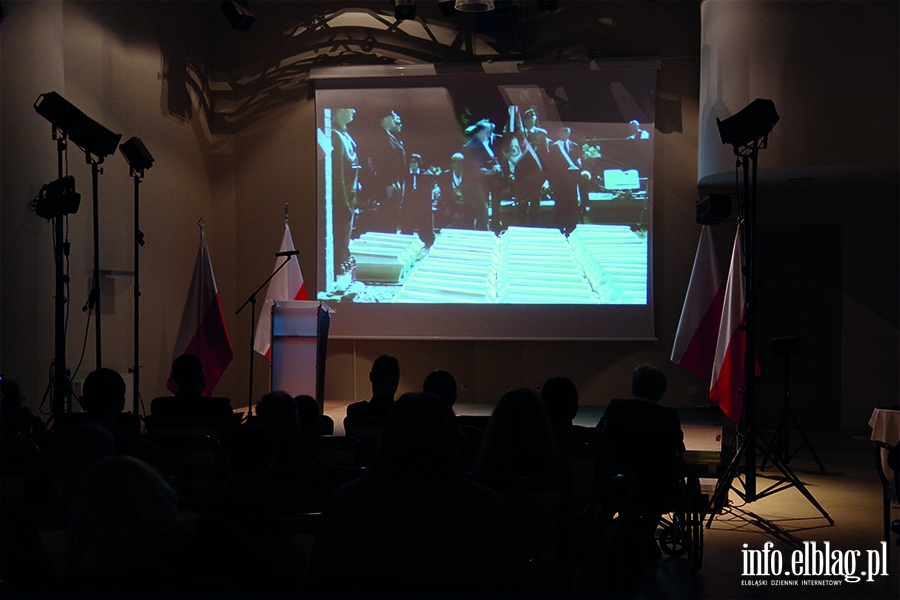 "Wszyscy dziaamy pod flag biao-czerwon". W Elblgu trwa I Oglnopolski Kongres rodowisk Patriotycznych, fot. 23