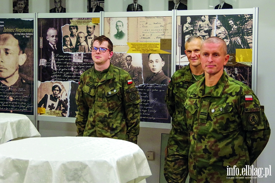 "Wszyscy dziaamy pod flag biao-czerwon". W Elblgu trwa I Oglnopolski Kongres rodowisk Patriotycznych, fot. 32