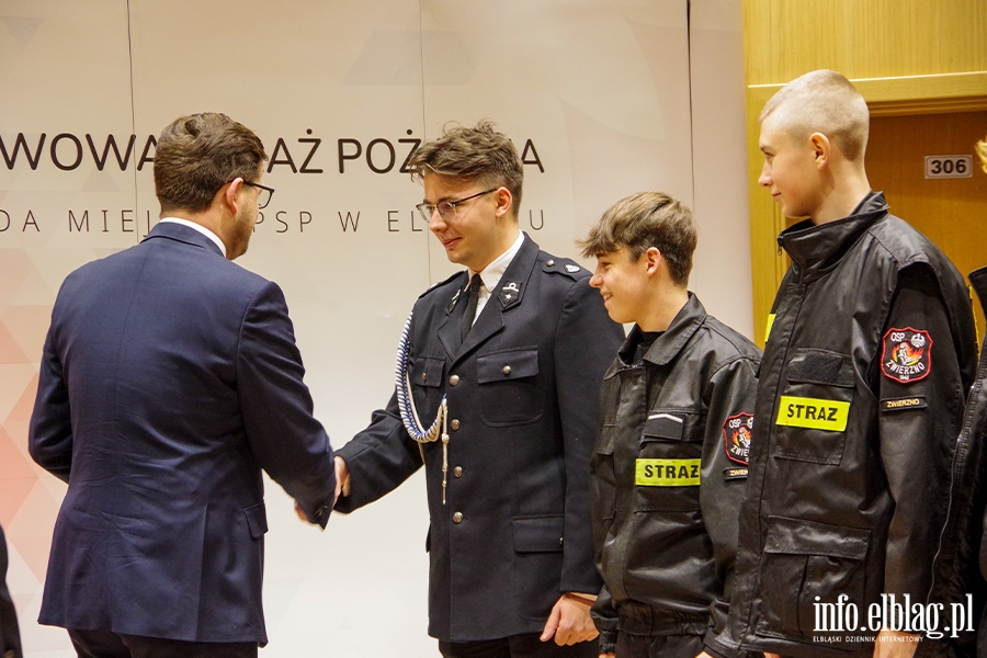 Elbląg: Młodzieżowe drużyny pożarnicze otrzymały promesy, fot. 5