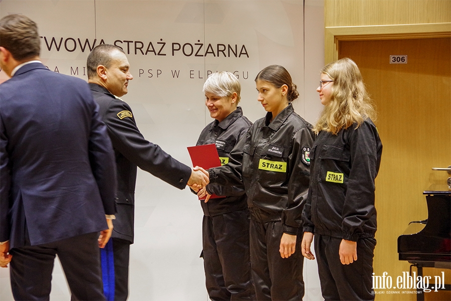 Elbląg: Młodzieżowe drużyny pożarnicze otrzymały promesy, fot. 6