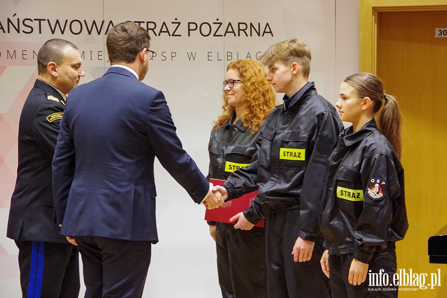 Elbląg: Młodzieżowe drużyny pożarnicze otrzymały promesy, fot. 17