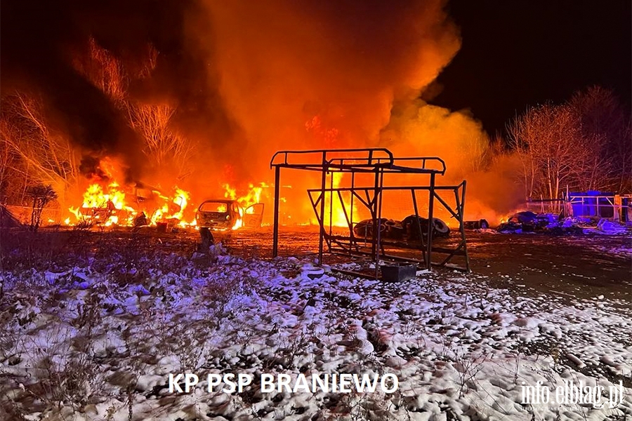 Nocny pożar w Pieniężnie, fot. 1