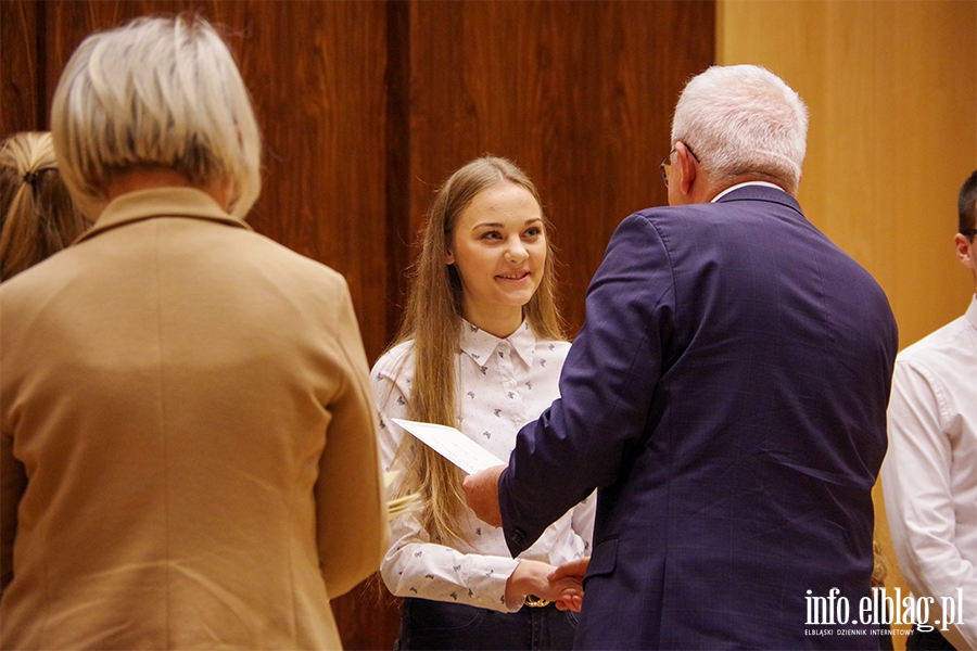 Elblg: Kilkudziesiciu uczniw otrzymao stypendia premiera, fot. 29