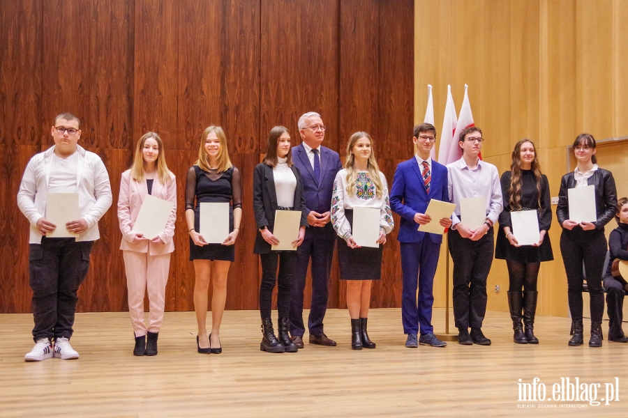 Elblg: Kilkudziesiciu uczniw otrzymao stypendia premiera, fot. 32