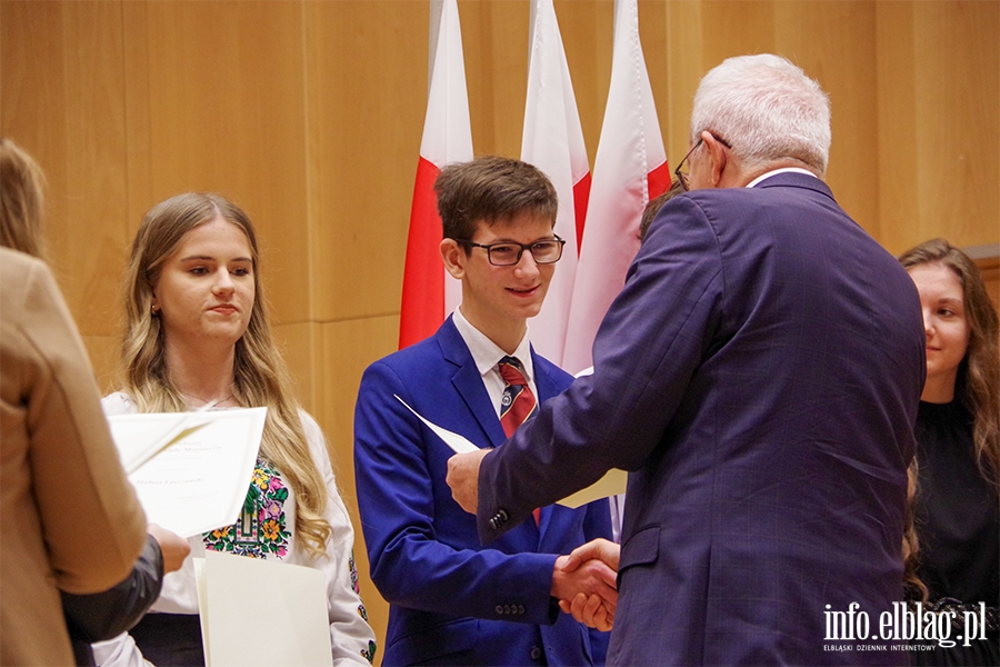 Elblg: Kilkudziesiciu uczniw otrzymao stypendia premiera, fot. 36