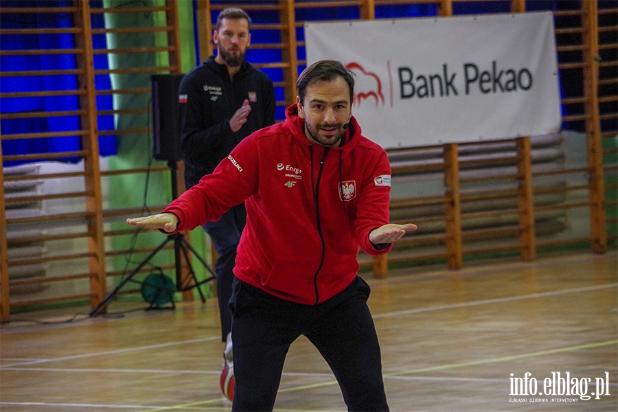 Elblg: Lekcja koszykwki z mistrzem. Przemysaw Zamojskim wrci do szkoy, fot. 33