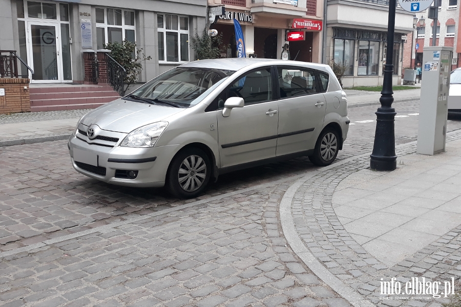 Mistrzowie parkowania w Elblągu (część 207), fot. 2