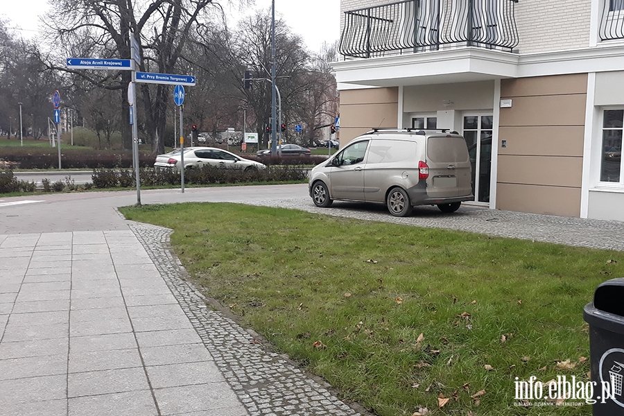 Mistrzowie parkowania w Elblągu (część 207), fot. 5