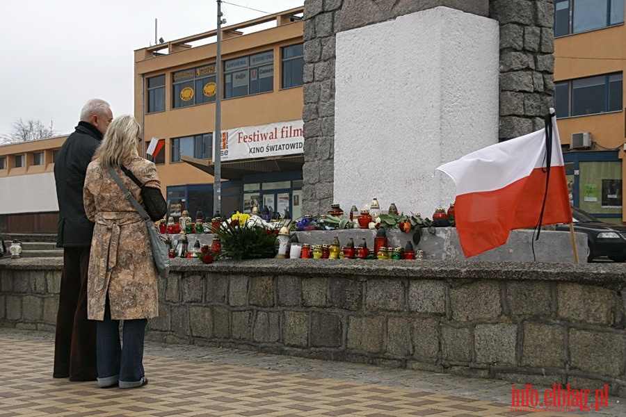  Elblanie zoyli hod ofiarom tragedii pod Smoleskiem, fot. 23