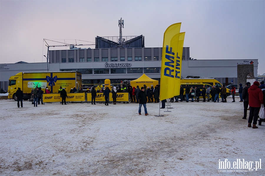 Konwj RMF FM zawita do Elblga. Rozdano 500 drzewek, chtnych byo wicej, fot. 14