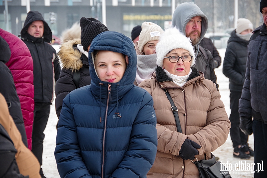 Konwój RMF FM zawitał do Elbląga. Rozdano 500 drzewek, chętnych było więcej, fot. 20