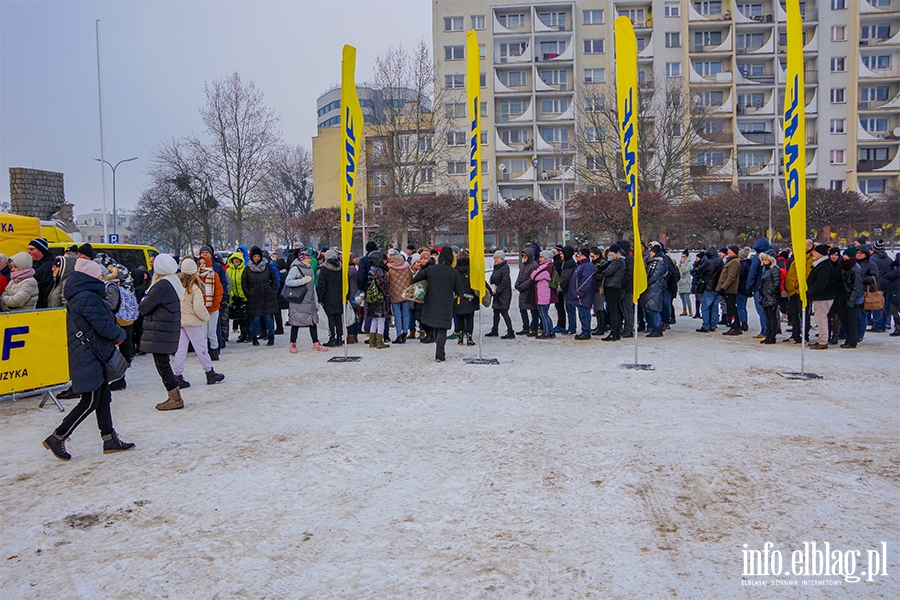 Konwj RMF FM zawita do Elblga. Rozdano 500 drzewek, chtnych byo wicej, fot. 51