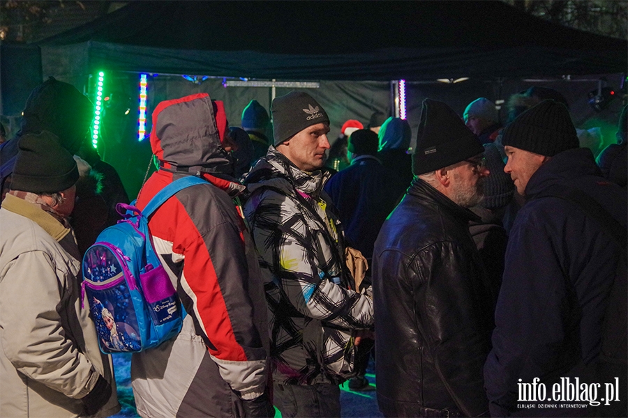 Elbląg: Wigilia dla potrzebujących. Świątecznie na Placu Dworcowym, fot. 23