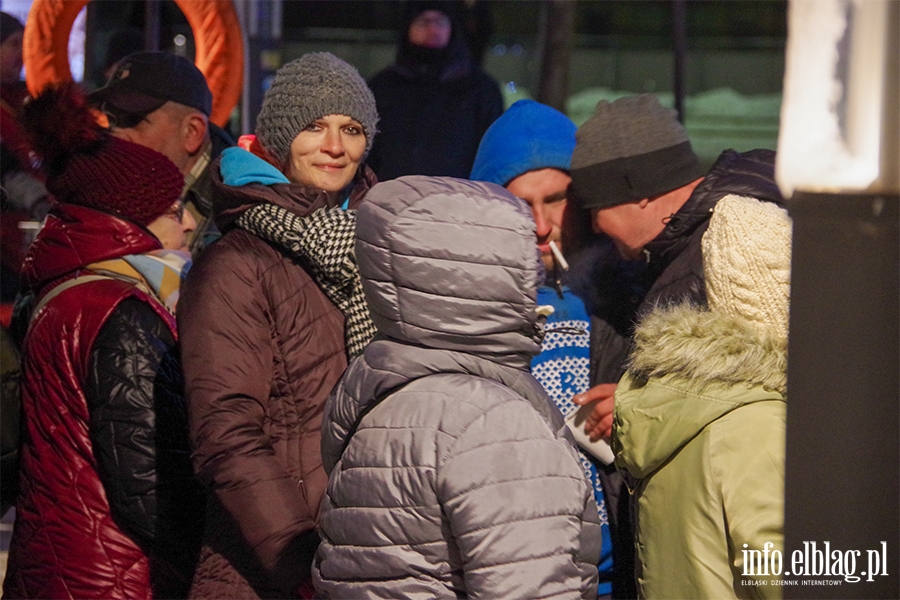 Elbląg: Wigilia dla potrzebujących. Świątecznie na Placu Dworcowym, fot. 24