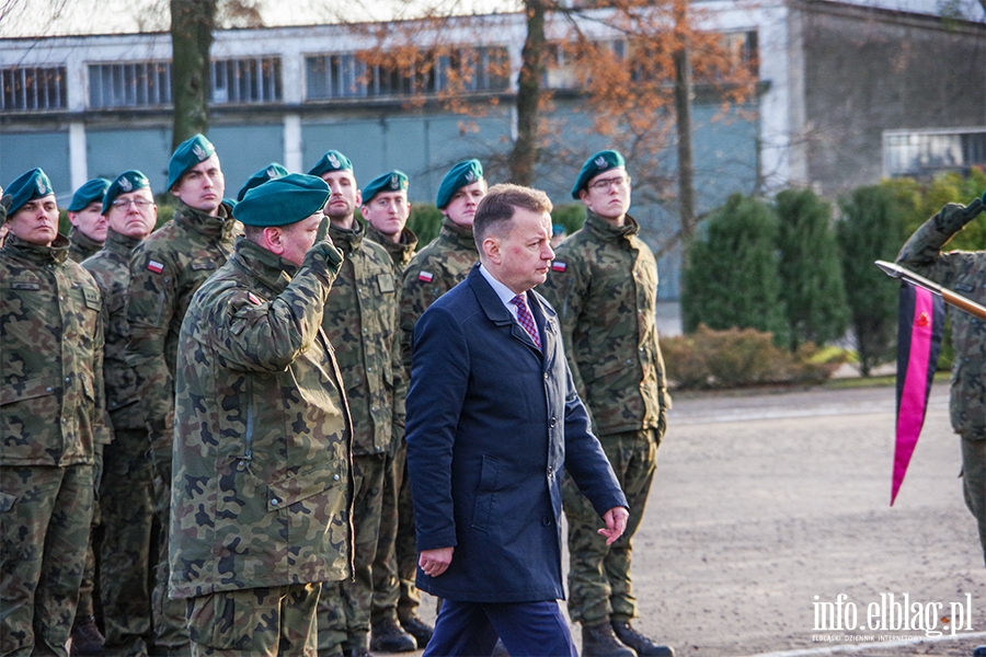 Minister Błaszczak spotkał się z ochotnikami. "Ważne jest, aby Wojsko Polskie było coraz liczniejsze", fot. 18