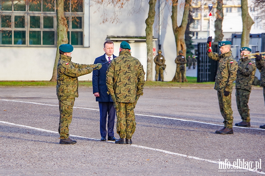 Minister Błaszczak spotkał się z ochotnikami. "Ważne jest, aby Wojsko Polskie było coraz liczniejsze", fot. 22