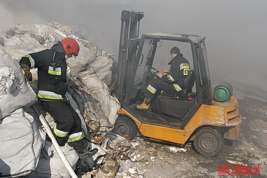 Pożar składowiska surowców wtórnych przy ul. Skrzydlatej, fot. 8