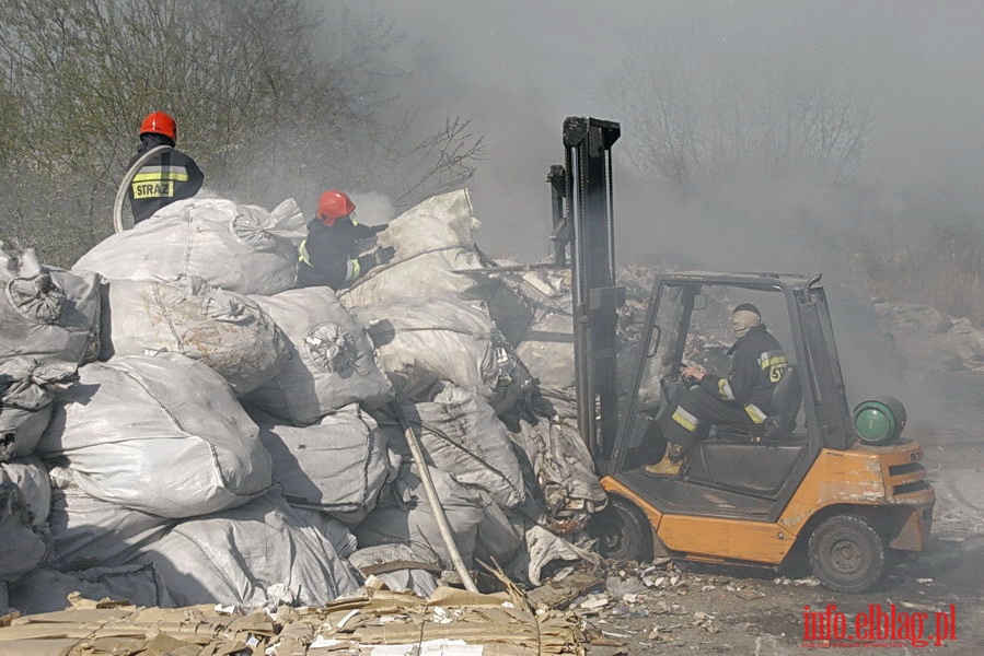Pożar składowiska surowców wtórnych przy ul. Skrzydlatej, fot. 11