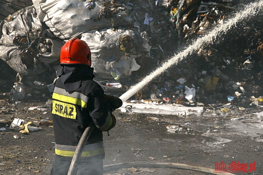 Pożar składowiska surowców wtórnych przy ul. Skrzydlatej, fot. 29